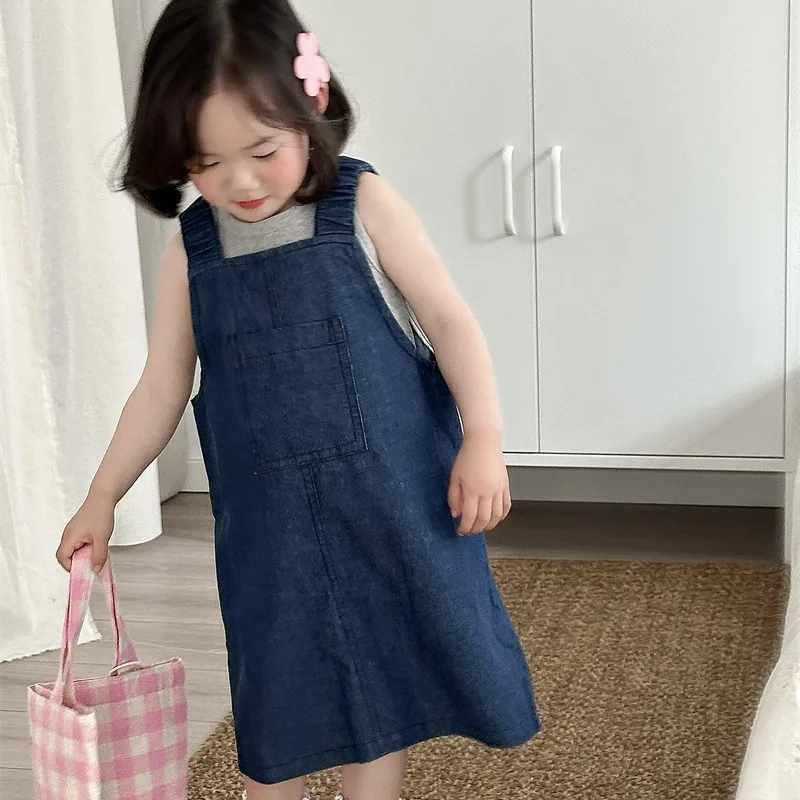 

Платье для девочек, детская одежда, Новинка весна-лето 2024, однотонное джинсовое платье на бретелях без рукавов с большими карманами, стильное простое корейское платье