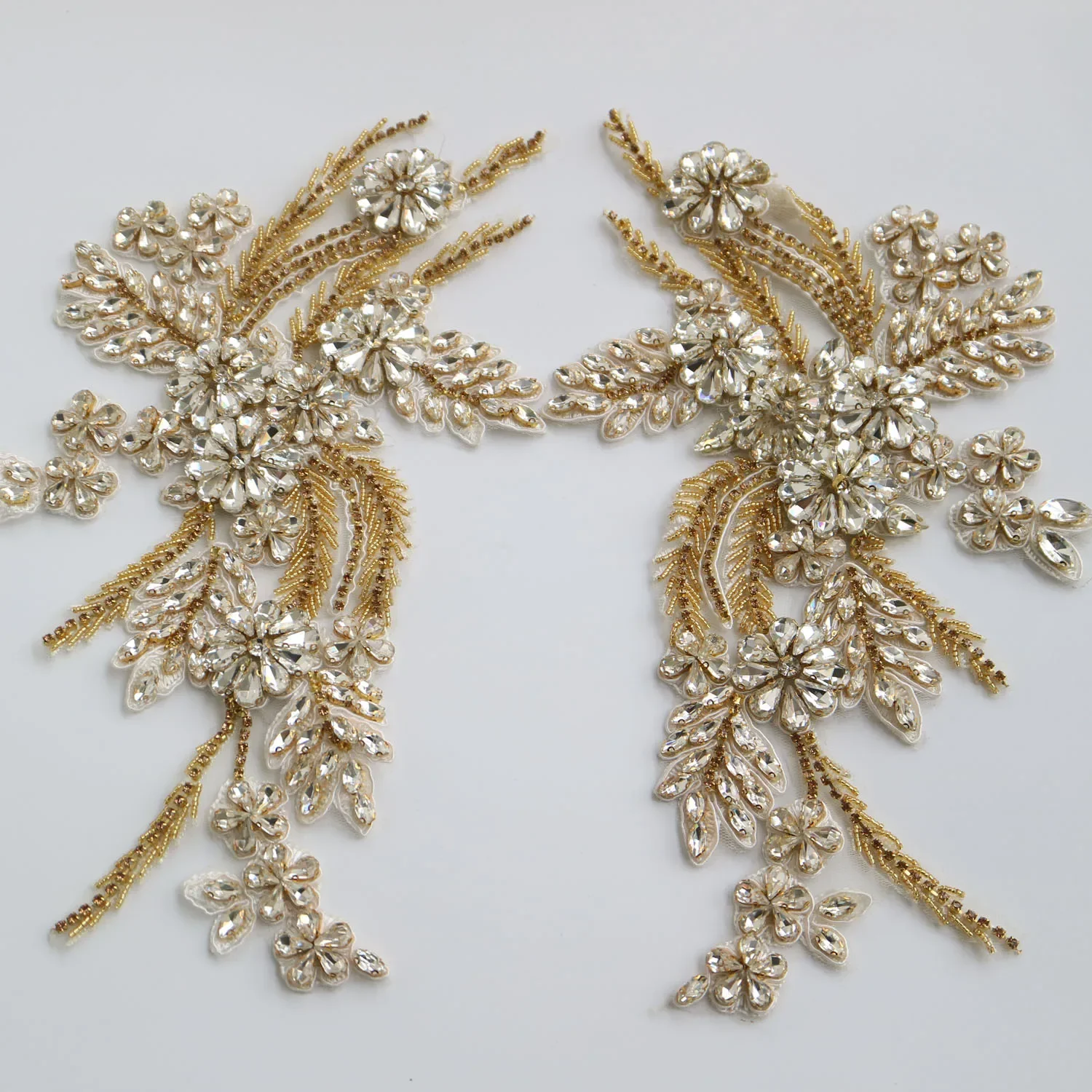 Luxury Glass Rhinestone appliques for clothing DIY handmade beaded parches lace appliques for wedding dresses decoration flower
Luxury Glass Rhinestone appliques for clothing DIY handmade beaded parches lace appliques for wedding dresses decoration flower