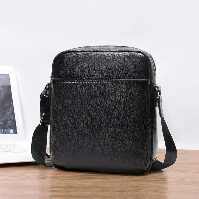 AETOO New commuter men's single shoulder baotou layer cowhide men's bag leather men's single shoulder bag casual crossbody bag
AETOO New commuter men's single shoulder baotou layer cowhide men's bag leather men's single shoulder bag casual crossbody bag