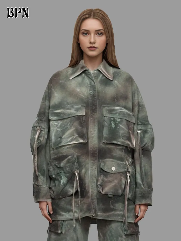 BPN Vintage Camouflage Patchwork Pockets Jackets For Women Lapel Long Sleeve Oversize Hit Color Denim Coats Female Clothing New
BPN Vintage Camouflage Patchwork Pockets Jackets For Women Lapel Long Sleeve Oversize Hit Color Denim Coats Female Clothing New