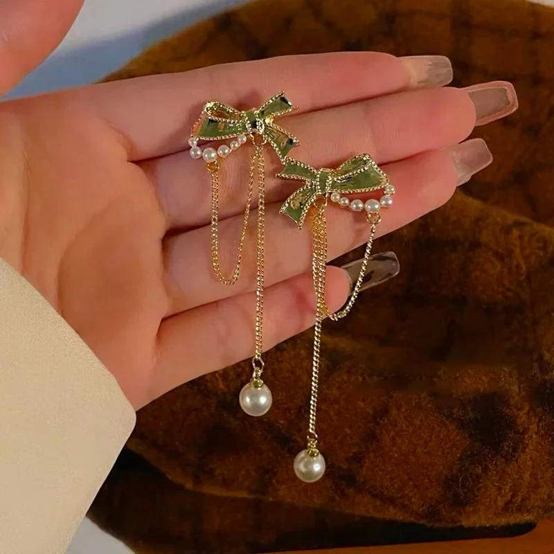 Retro Bow Long Tassel Pearl Pendant Earrings for Women 2023 New Elegant and Exquisite Temperament Girls Birthday Jewelry Gifts
Retro Bow Long Tassel Pearl Pendant Earrings for Women 2023 New Elegant and Exquisite Temperament Girls Birthday Jewelry Gifts