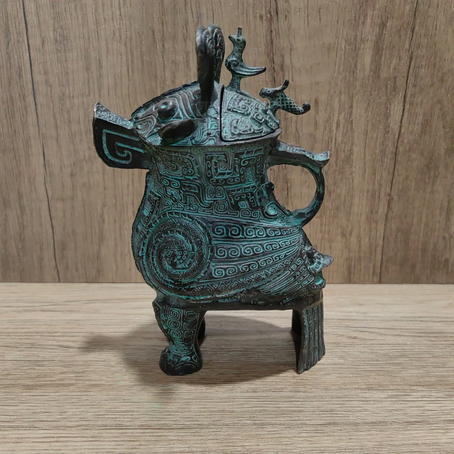 Classical bronze creative pure copper retro Chinese owl bottle home decoration bird bottle
Classical bronze creative pure copper retro Chinese owl bottle home decoration bird bottle