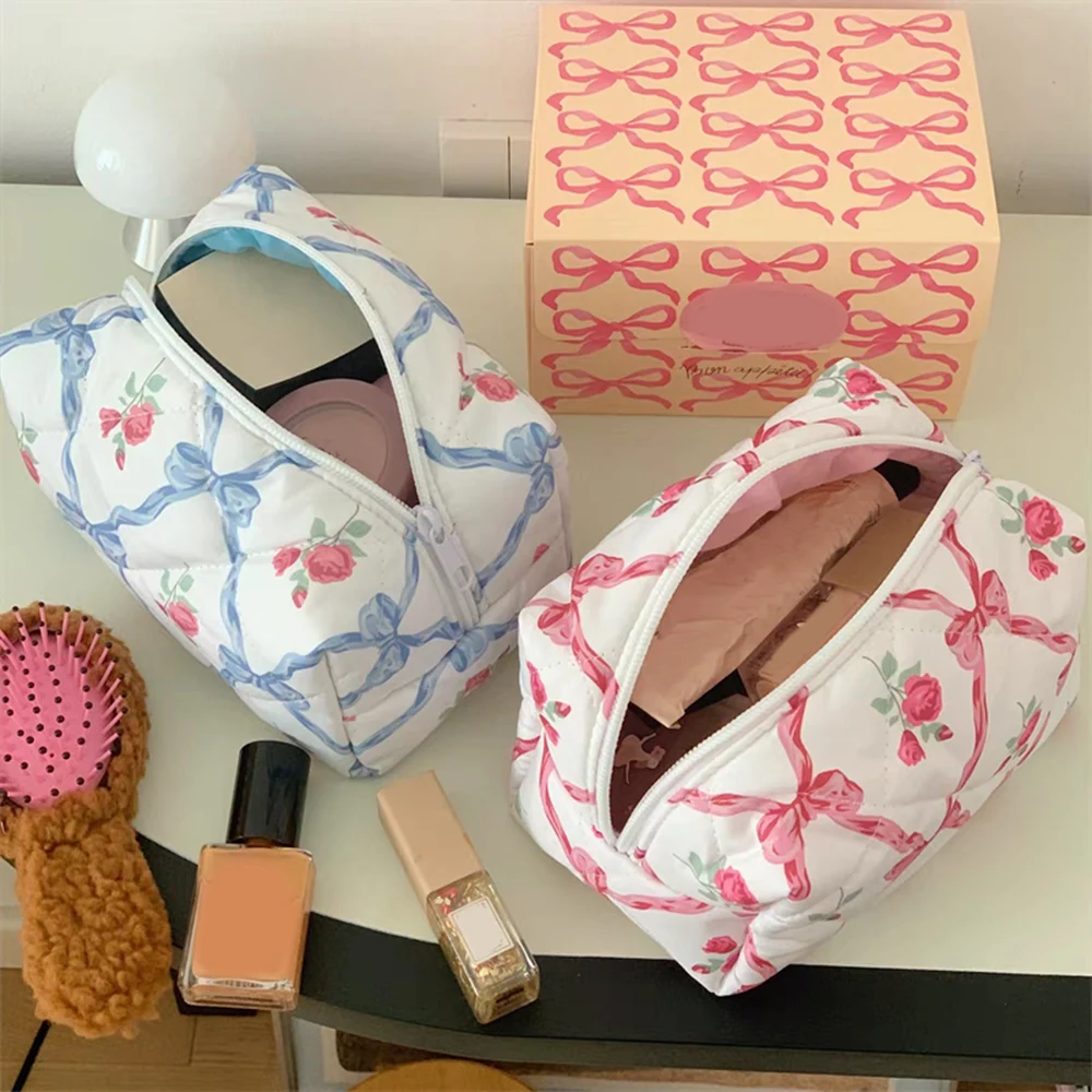 Fashion Bow Rose Flower Cosmetics Storage Bag Skincare Makeup Organizer Perfect Gift Washing Bag Travel Portable Cosmetics Bag
Fashion Bow Rose Flower Cosmetics Storage Bag Skincare Makeup Organizer Perfect Gift Washing Bag Travel Portable Cosmetics Bag