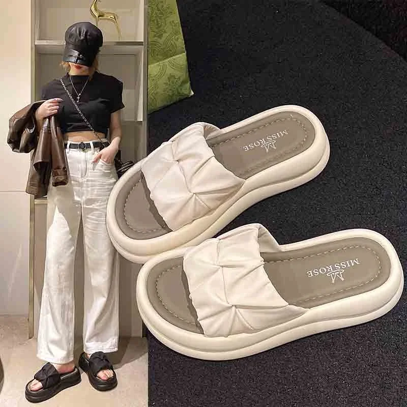 Шлепанцы женские плиссированные на толстой подошве, повседневные сланцы, пляжные сандалии на танкетке, круглый носок, в Корейском стиле, лето 2024 
Шлепанцы женские плиссированные на толстой подошве, повседневные сланцы, пляжные сандалии на танкетке, круглый носок, в Корейском стиле, лето 2024