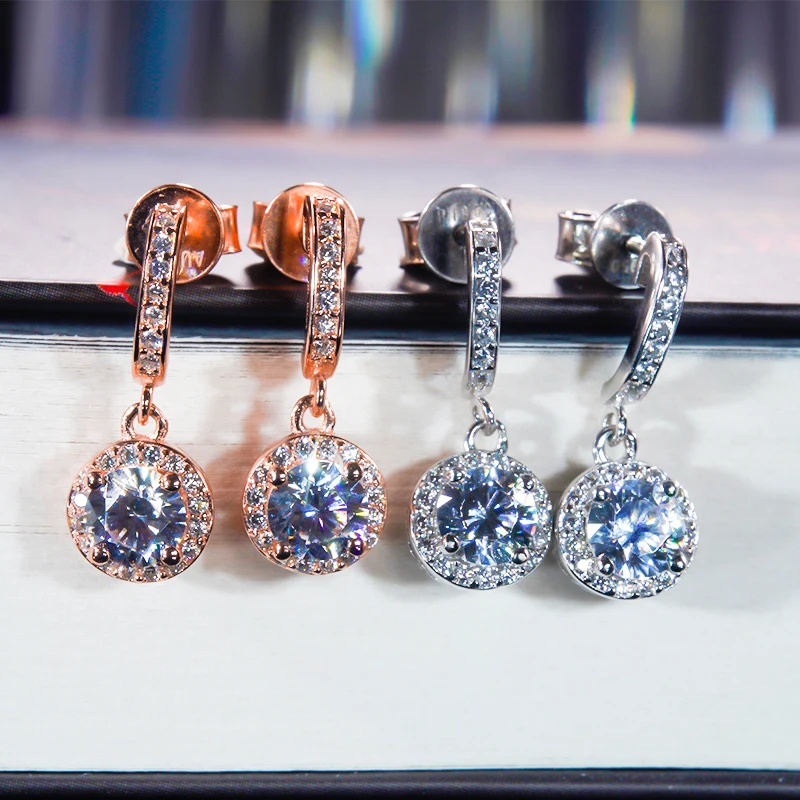 QINHUAN Fashion Classic 925 Sterling Silver Round Cut Drop Earrings Genuine Moissanite Jewelry Vintage Birthday Gift for Women
QINHUAN Fashion Classic 925 Sterling Silver Round Cut Drop Earrings Genuine Moissanite Jewelry Vintage Birthday Gift for Women