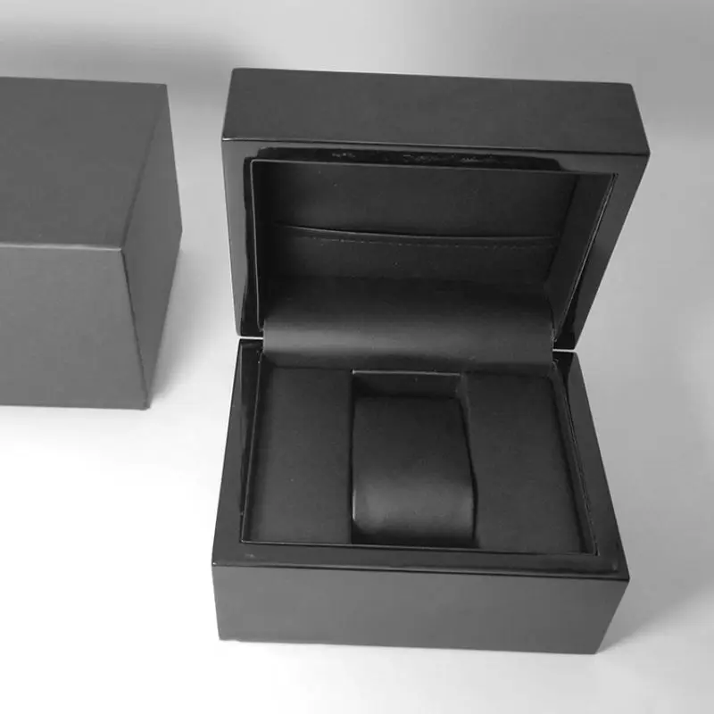 

Exquisite Craft Wood Packaging Box Leather Lining Packing Gift Boxs Black Oil-Sprayed Clamshell Wooden Watch Box