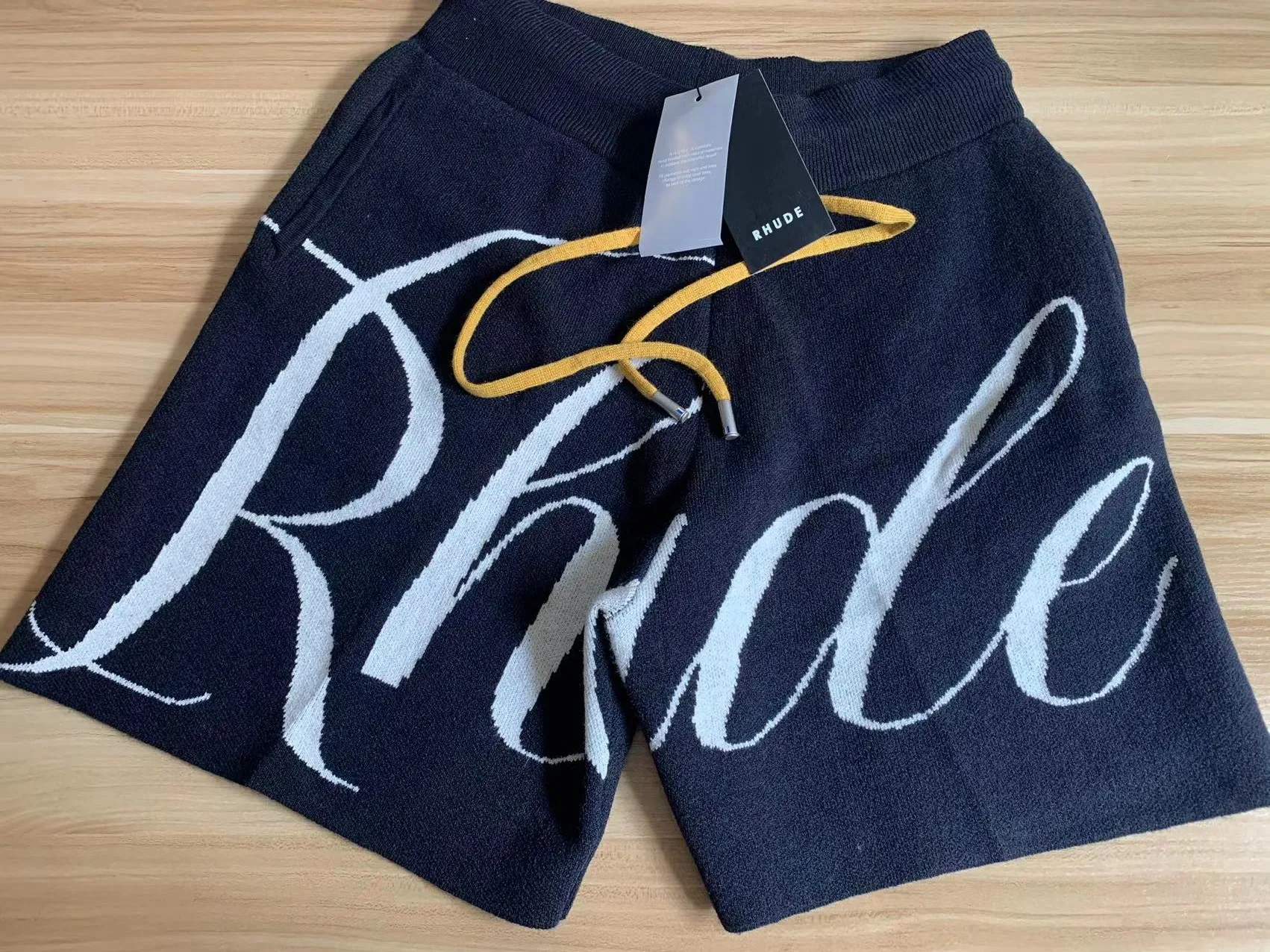 Knit Shorts Men Women 1:1 Best Quality Yellow Drawstring Shorts Breeches LOGO JACQUARD DRAWSTRING SHORTS
Knit Shorts Men Women 1:1 Best Quality Yellow Drawstring Shorts Breeches LOGO JACQUARD DRAWSTRING SHORTS