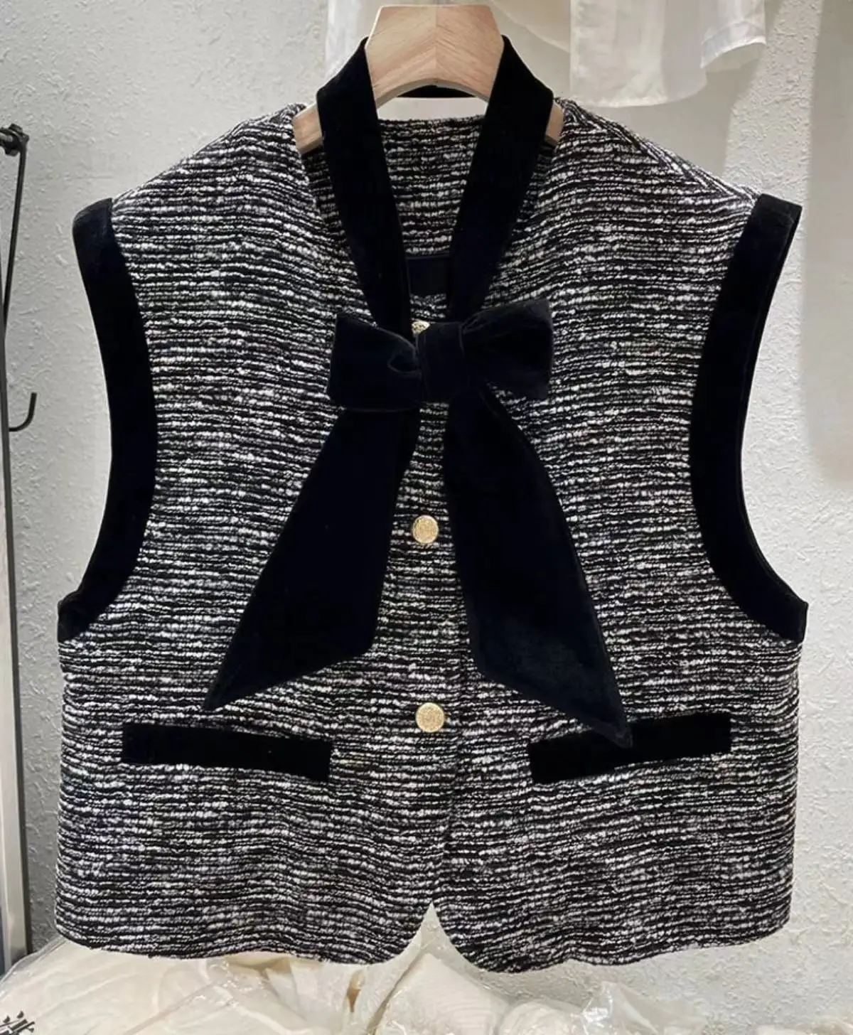 European High-end Tweed Velvet Patchwork Vest Coat Women's 2023 Autumn New Style Tank Top Jacket
European High-end Tweed Velvet Patchwork Vest Coat Women's 2023 Autumn New Style Tank Top Jacket