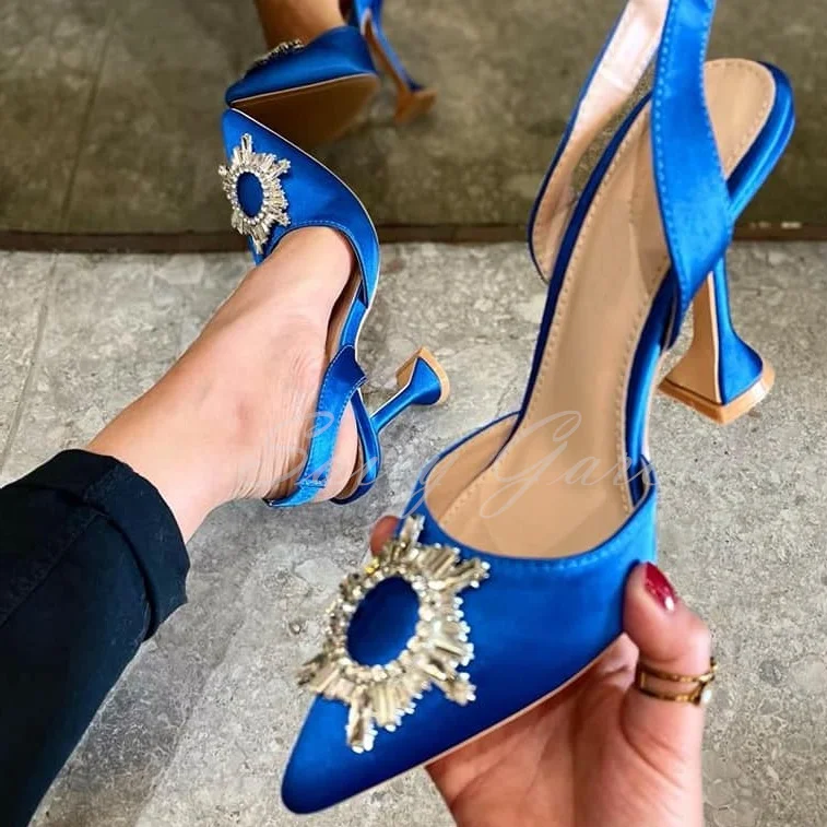 Туфли-лодочки женские, цветы от солнца, атласные, заостренный носок, кристаллы, высокий каблук, летние сандалии
Туфли-лодочки женские, цветы от солнца, атласные, заостренный носок, кристаллы, высокий каблук, летние сандалии