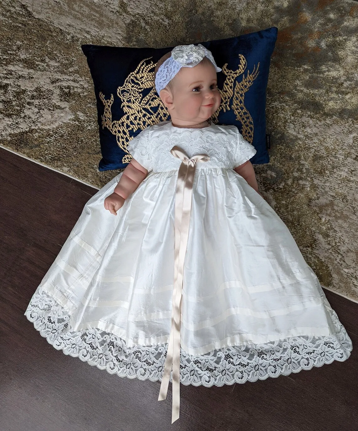 

Vintage White Baby Christening Gowns Lace Ruched Girls Baptism Ball Gown Ribbon Newborn Kids Birthday First Communion Dresses