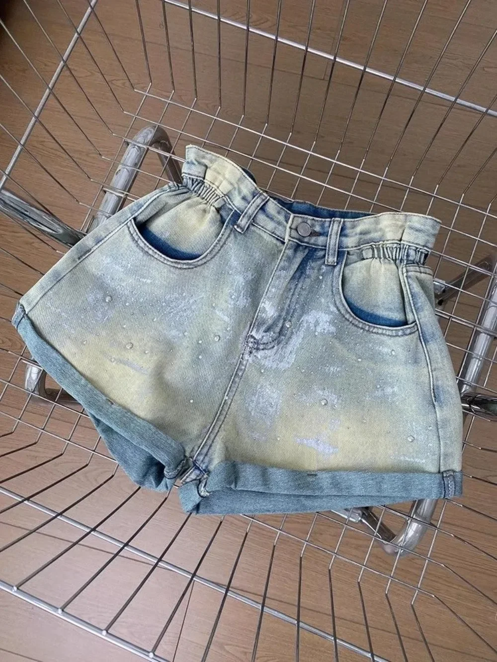 Spice hot diamond denim shorts female summer new design sense high waist thin loose one word wide leg pants American style 2024
Spice hot diamond denim shorts female summer new design sense high waist thin loose one word wide leg pants American style 2024