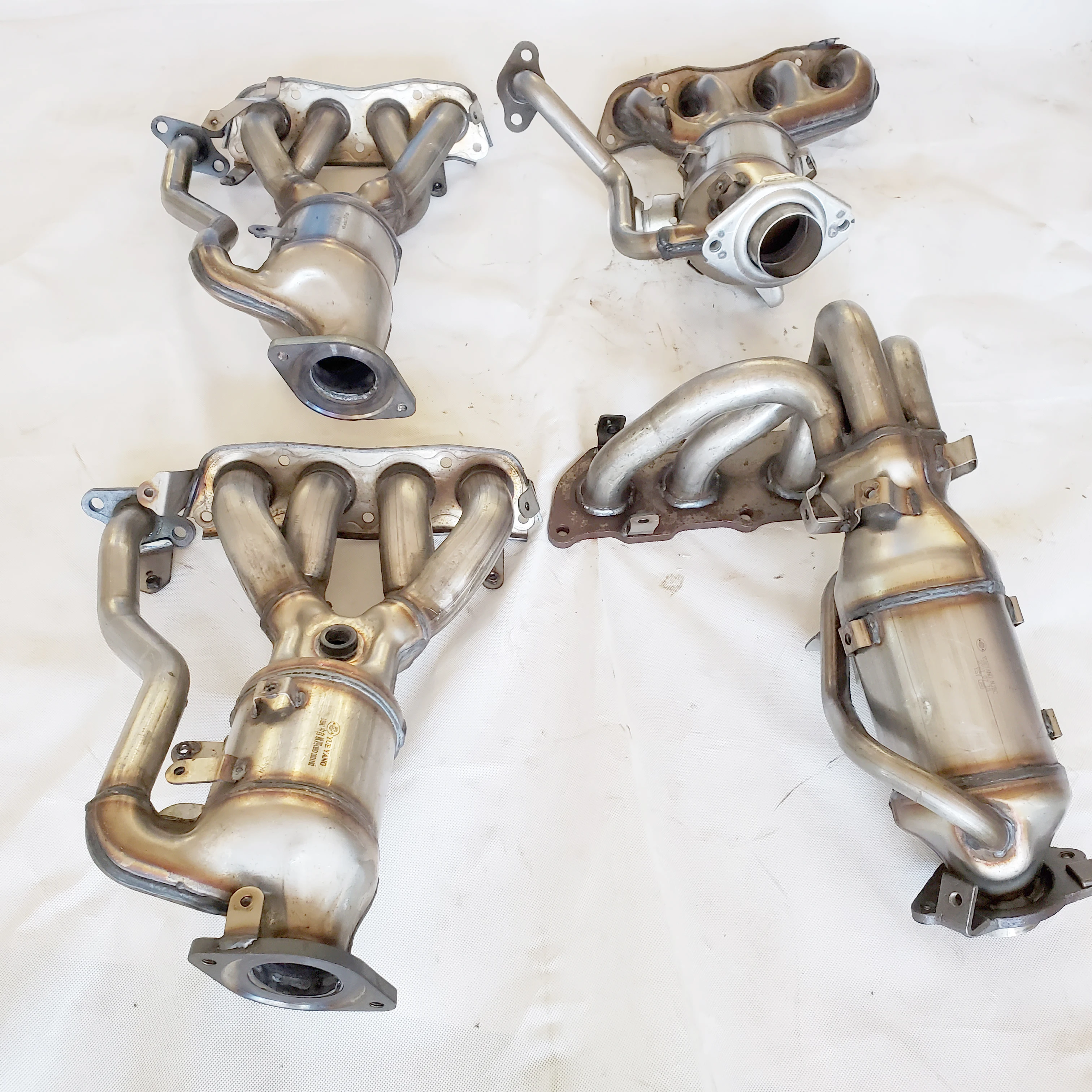 Factory OEM Universal three-way catalytic converter for Toyota high quality Universal Catalytyc converter
Factory OEM Universal three-way catalytic converter for Toyota high quality Universal Catalytyc converter