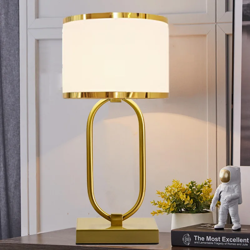 Post Modern Light Luxury Study Bedroom Bedside Lamp North European Model Room Exhibition Hall Living Room Hotel Metal Table Lamp
Post Modern Light Luxury Study Bedroom Bedside Lamp North European Model Room Exhibition Hall Living Room Hotel Metal Table Lamp