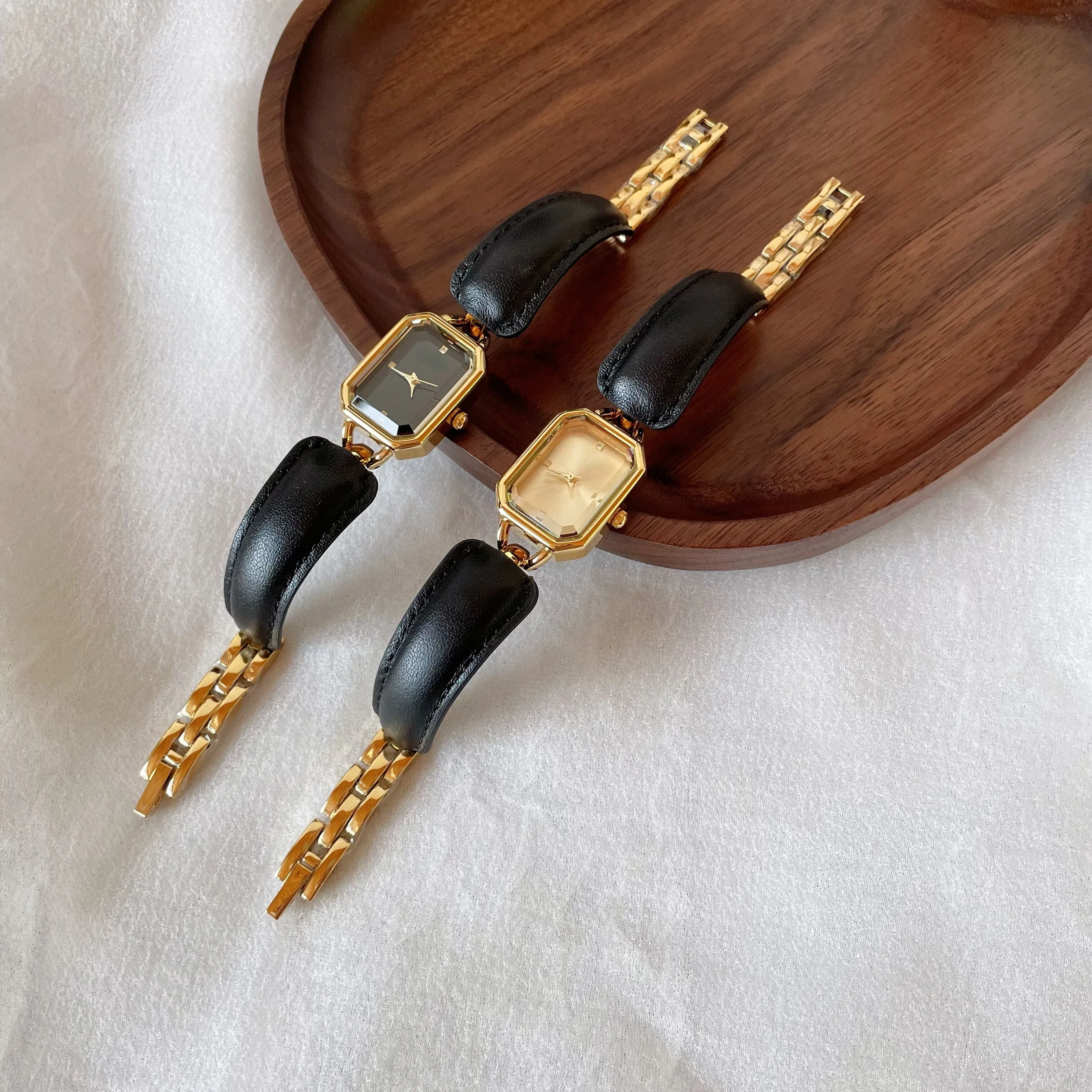 Small and Luxury Chain Bracelet Watch Women's Quartz Watch Women's Edition Fashion Versatile Decoration women watch
Small and Luxury Chain Bracelet Watch Women's Quartz Watch Women's Edition Fashion Versatile Decoration women watch