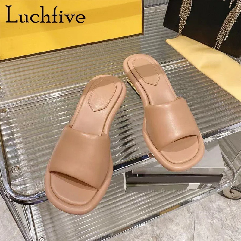 

2023 Luchfive Summer New Leather Square Heel Slippers for Women Slip On Peep Toe Mules Brand Designer Casual Holiday Shoes