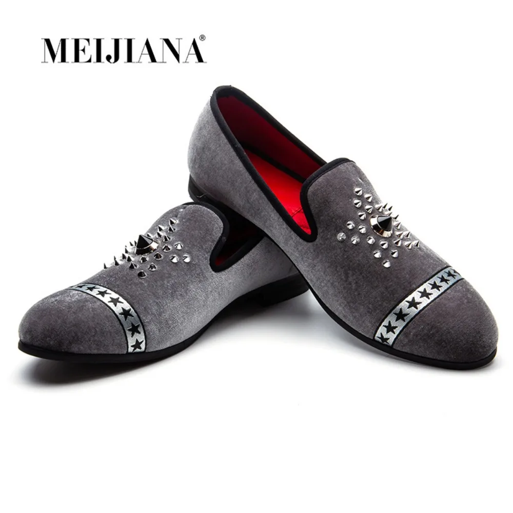 

Men Velvet Loafers Nightclub Dress Shoes Classic Fashion Metal Rivet Men Slip-on Moccasins Shoes Luxury Brand Wedding Party Shoe