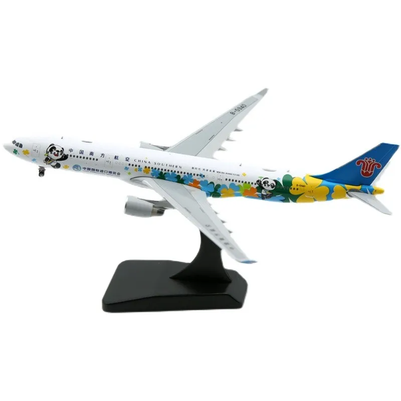 

A Southern Airlines A330-300 Civil Aviation Airliner Alloy & Plastic Model 1:400 Scale Diecast Toy Gift Collection Simulation