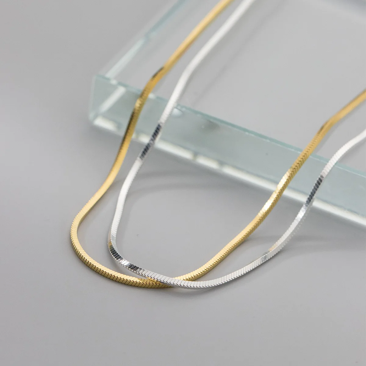 Corners of S925 pure silver snake bone single chain necklace neck ornaments jewelry 45cm with 5.5cm extension
Corners of S925 pure silver snake bone single chain necklace neck ornaments jewelry 45cm with 5.5cm extension