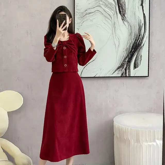 2023 Women Autumn Winter Elegant Corduroy Outfits Female Square Collar Short Tops & High Waist Skirts Ladies 2 Piece Sets R615
2023 Women Autumn Winter Elegant Corduroy Outfits Female Square Collar Short Tops & High Waist Skirts Ladies 2 Piece Sets R615