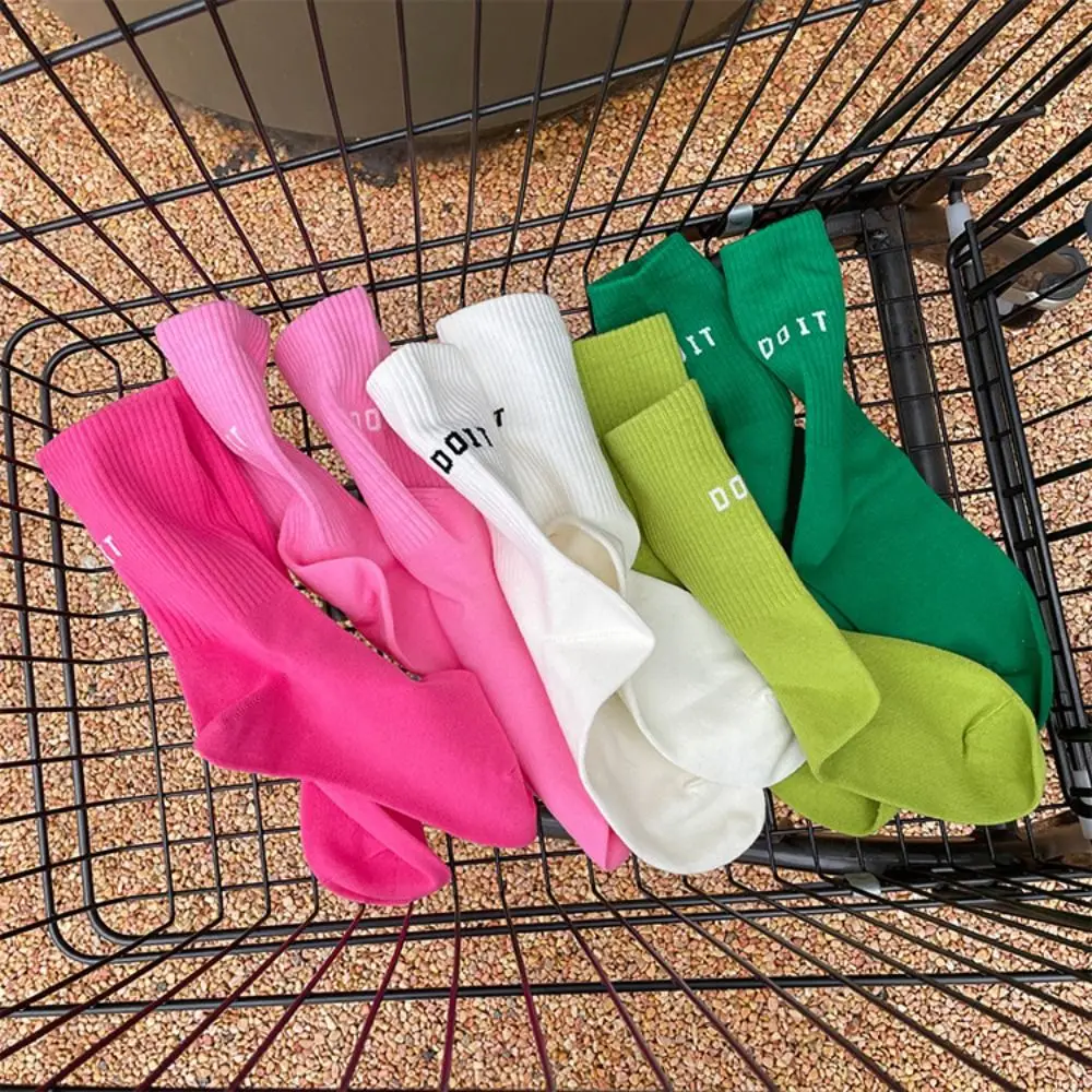 

Однотонные розовые носки, дышащие носки с разноцветными буквами, Хлопковые женские Чулочные изделия, спортивные носки с надписью