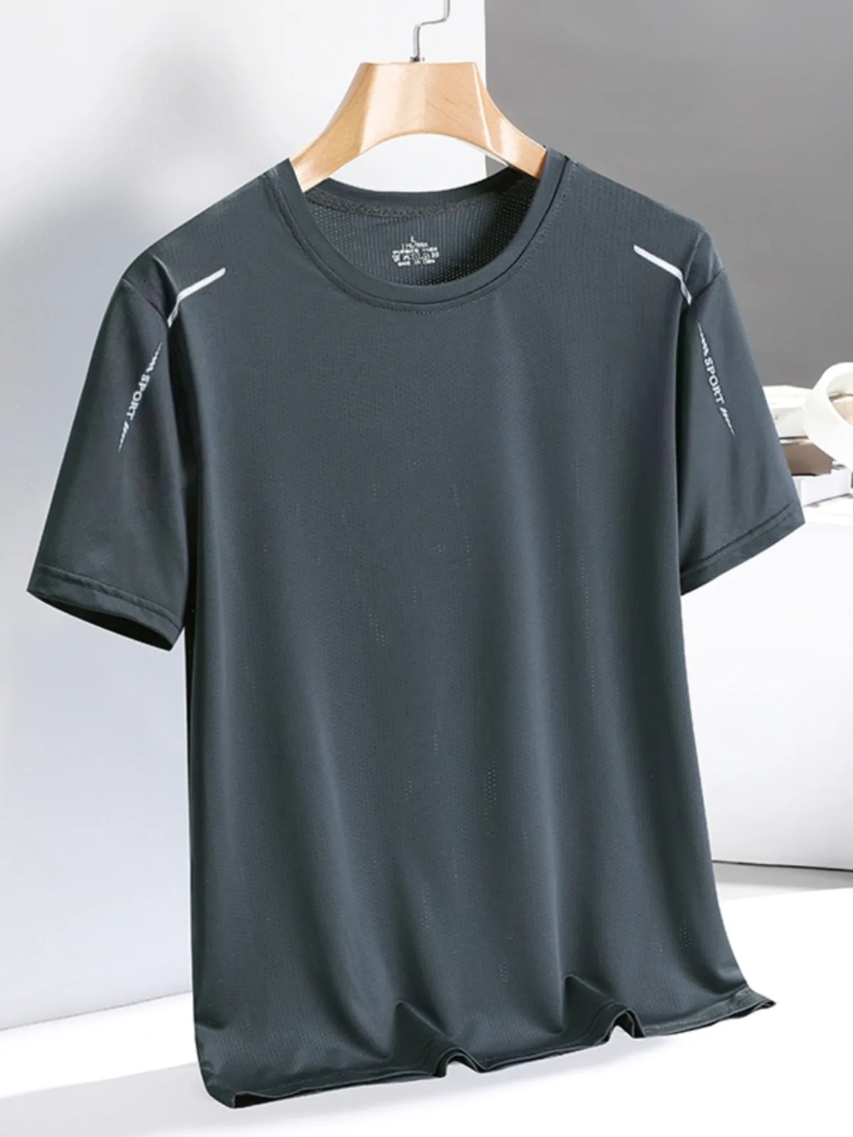 Мужская тонкая летняя футболка Ice с круглым вырезом и коротким рукавом, спортивная одежда, быстросохнущая дышащая газовая футболка 5267
Мужская тонкая летняя футболка Ice с круглым вырезом и коротким рукавом, спортивная одежда, быстросохнущая дышащая газовая футболка 5267