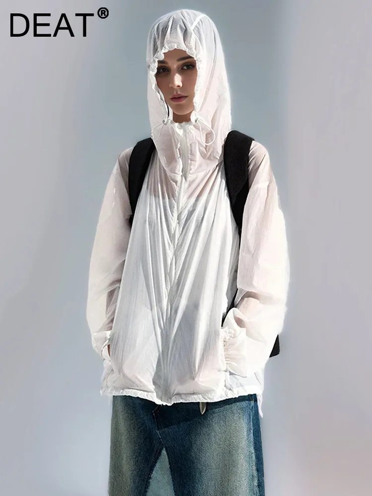 Женская легкая воздухопроницаемая куртка на молнии с капюшоном 
Женская легкая воздухопроницаемая куртка на молнии с капюшоном