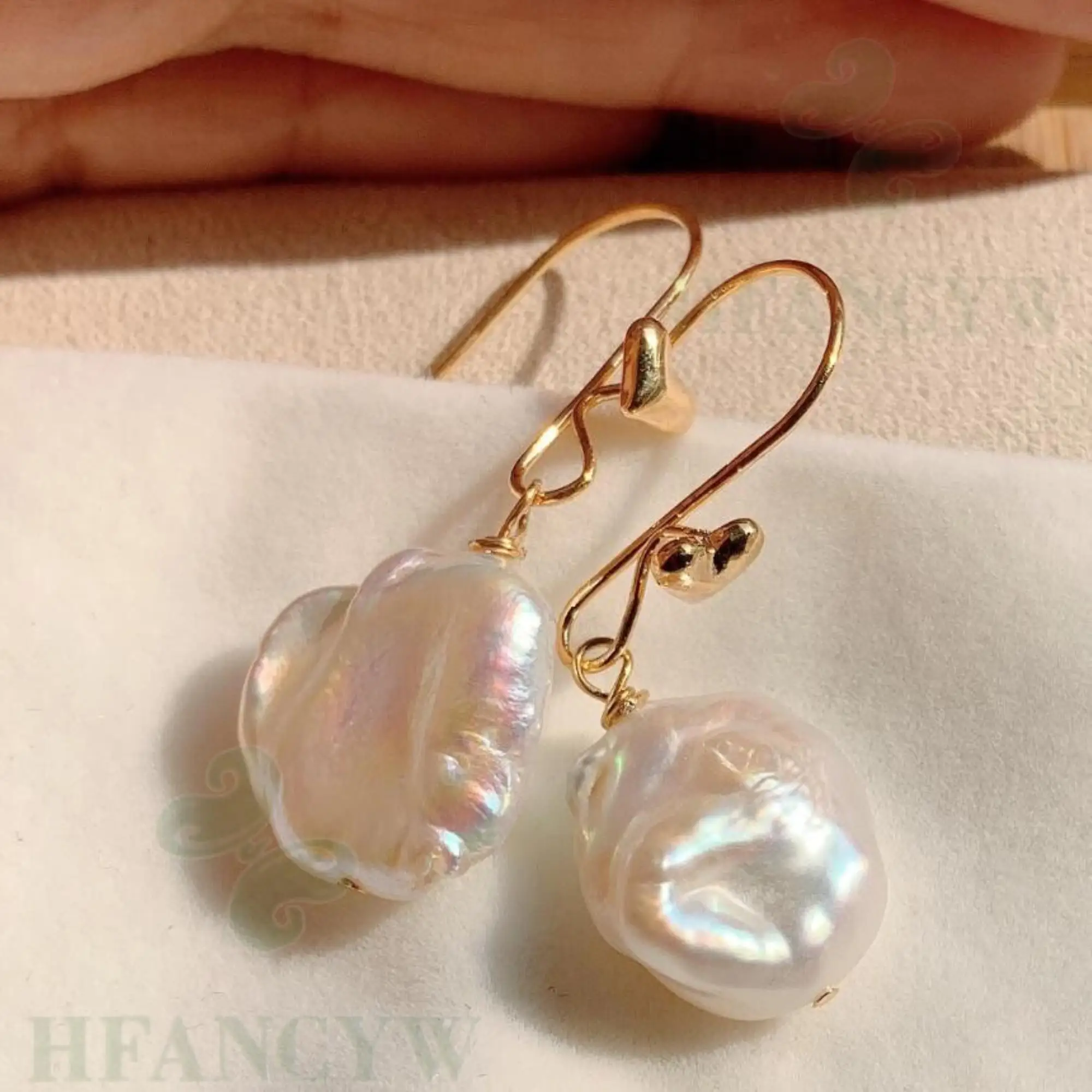 Серьги с пресноводным жемчугом в стиле барокко, 18 к
Серьги с пресноводным жемчугом в стиле барокко, 18 к