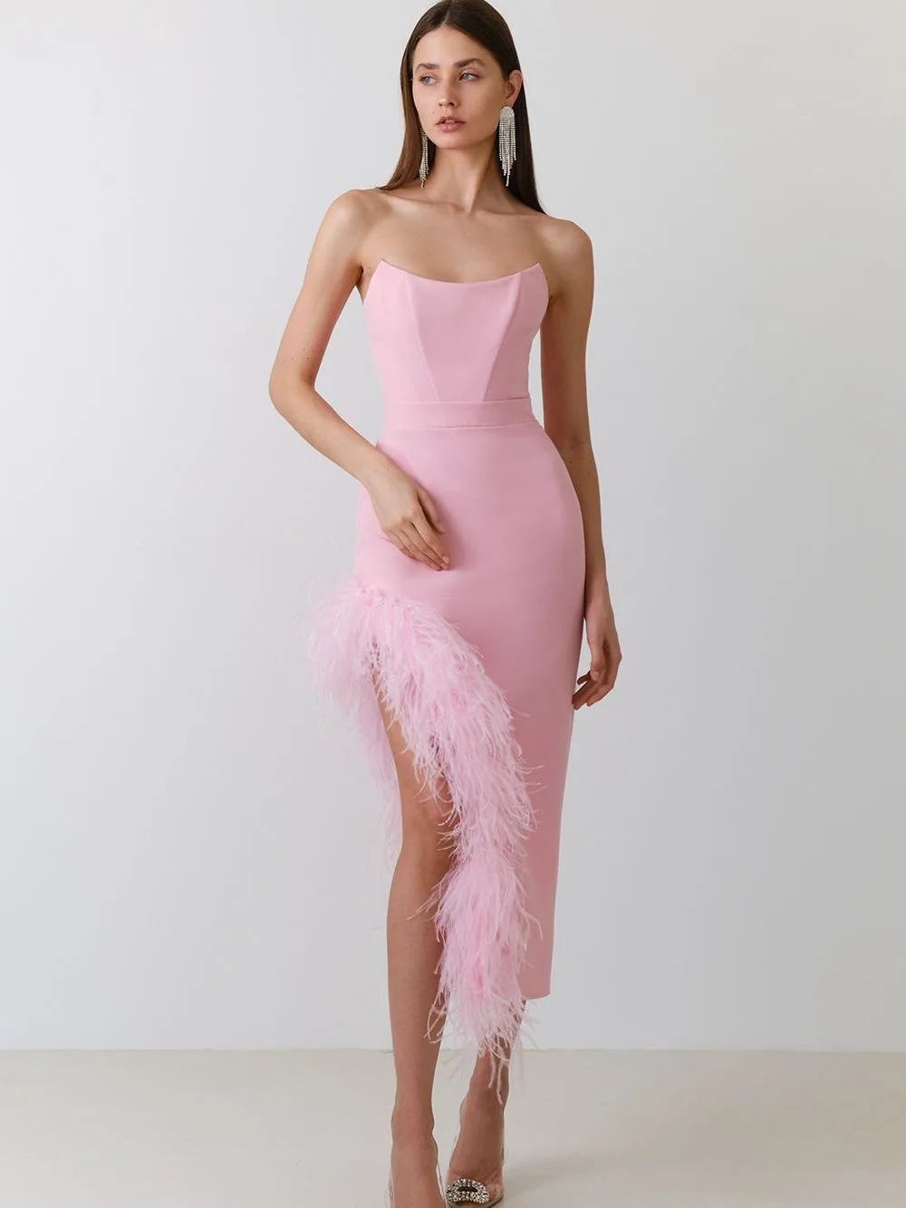 

Black White Pink Feather Strapless Bodycon Prom Bandage Dress Sexy Sleeveless Midi Celebrity Evening Runway Party Prom Dress
