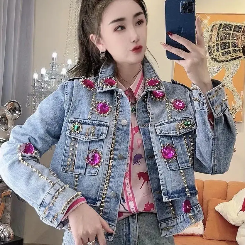 European Style Denim Jacket Women Coat 2023 Spring And Autumn New Rivet Rhinestone Nail Beads Short Fashion Jean Jackets Female
European Style Denim Jacket Women Coat 2023 Spring And Autumn New Rivet Rhinestone Nail Beads Short Fashion Jean Jackets Female