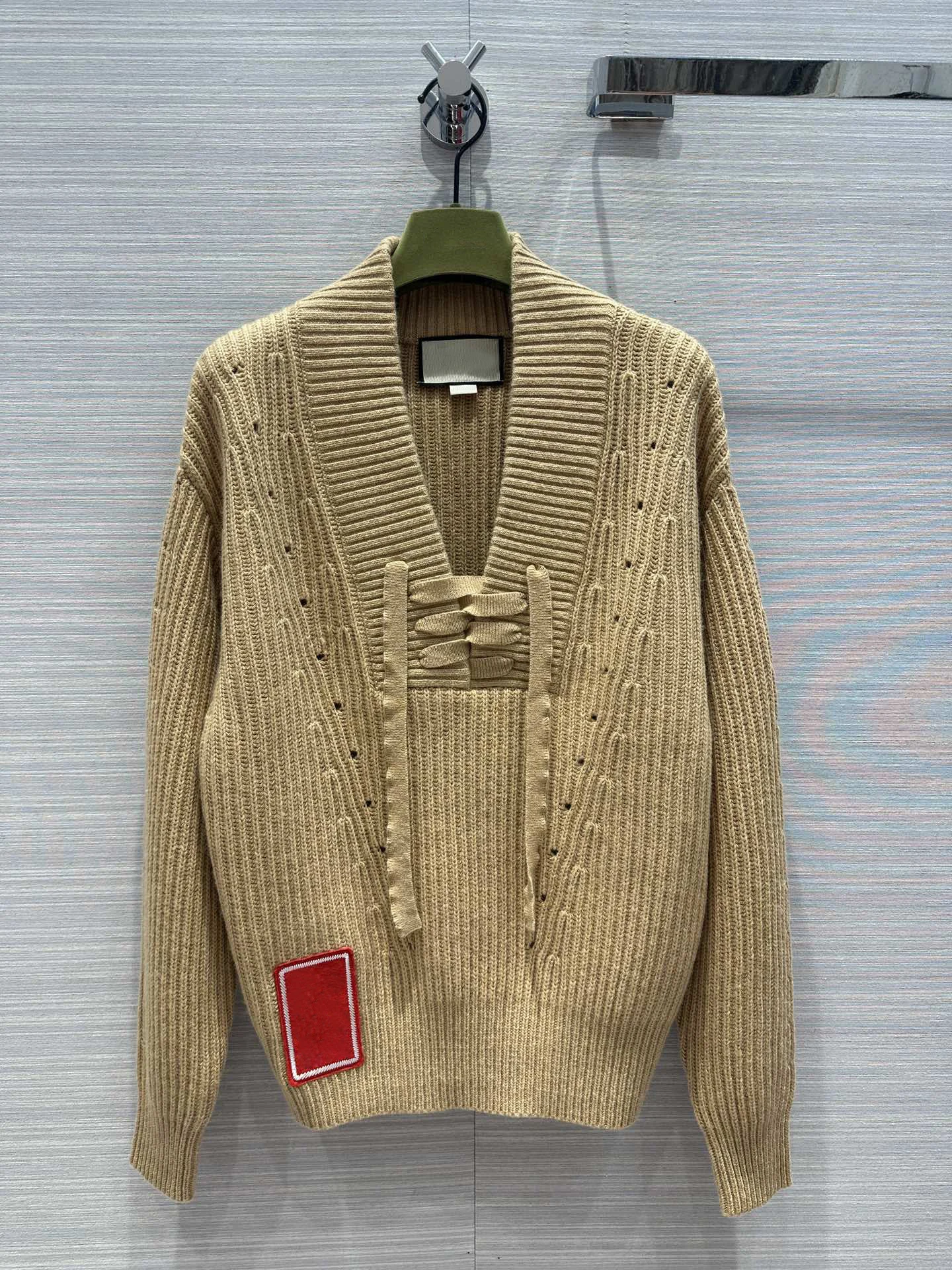 American preppy retro V-neck with cashmere sweater, does not choose the human version of the upper body huge slimming7.3
American preppy retro V-neck with cashmere sweater, does not choose the human version of the upper body huge slimming7.3