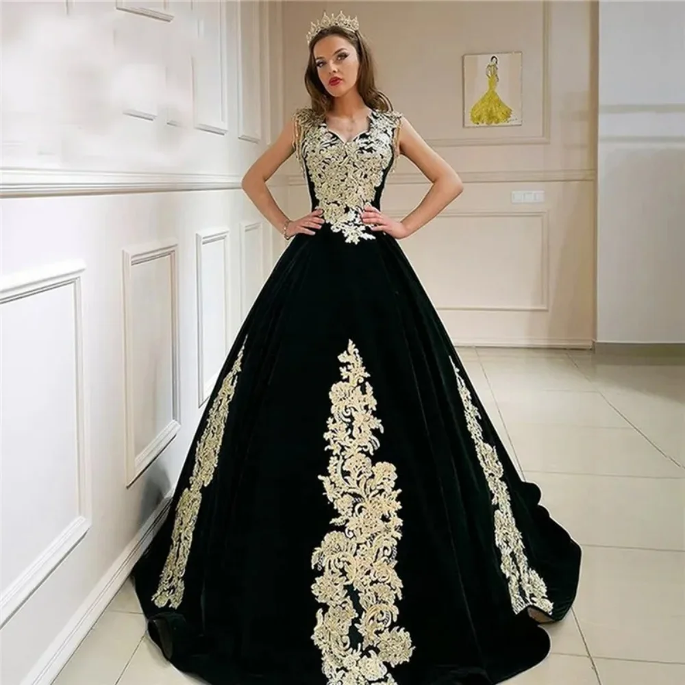 Robe de soirée Dark Green Velvet Formal Evening Dresses Arabic Dubai Lace Appliqued A-Line V-Nieck Party Dress Saudi Prom Dress
Robe de soirée Dark Green Velvet Formal Evening Dresses Arabic Dubai Lace Appliqued A-Line V-Nieck Party Dress Saudi Prom Dress