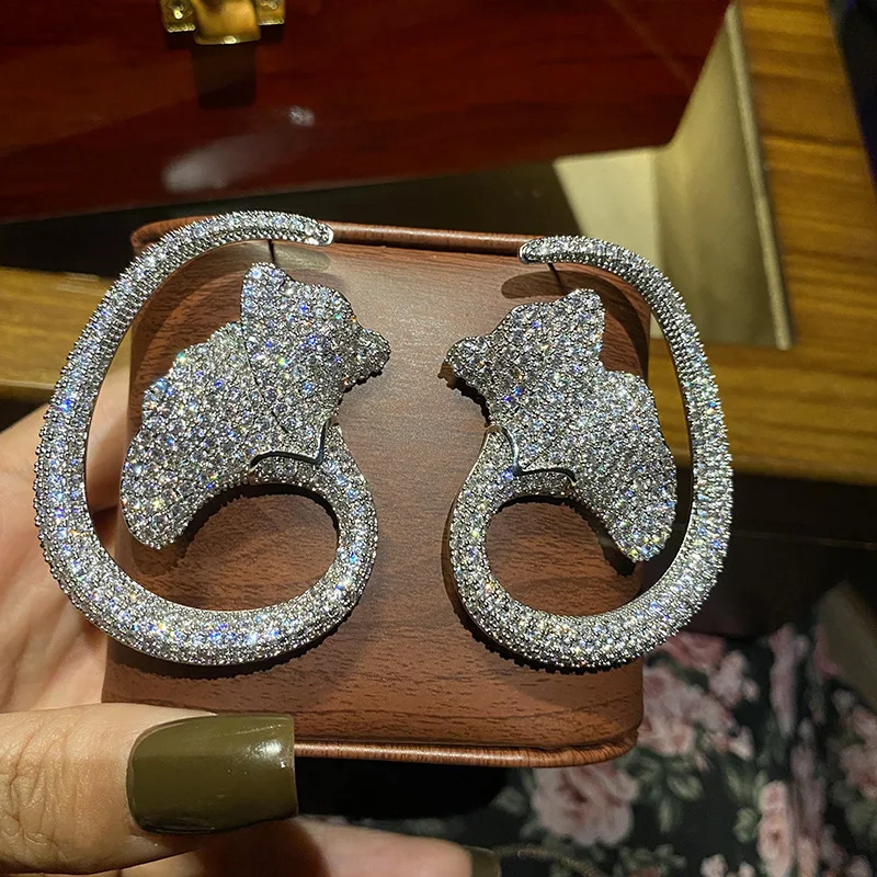 2023 Women studded lotus leaf retro fashion earrings atmospheric leaves and full of diamonds
2023 Women studded lotus leaf retro fashion earrings atmospheric leaves and full of diamonds