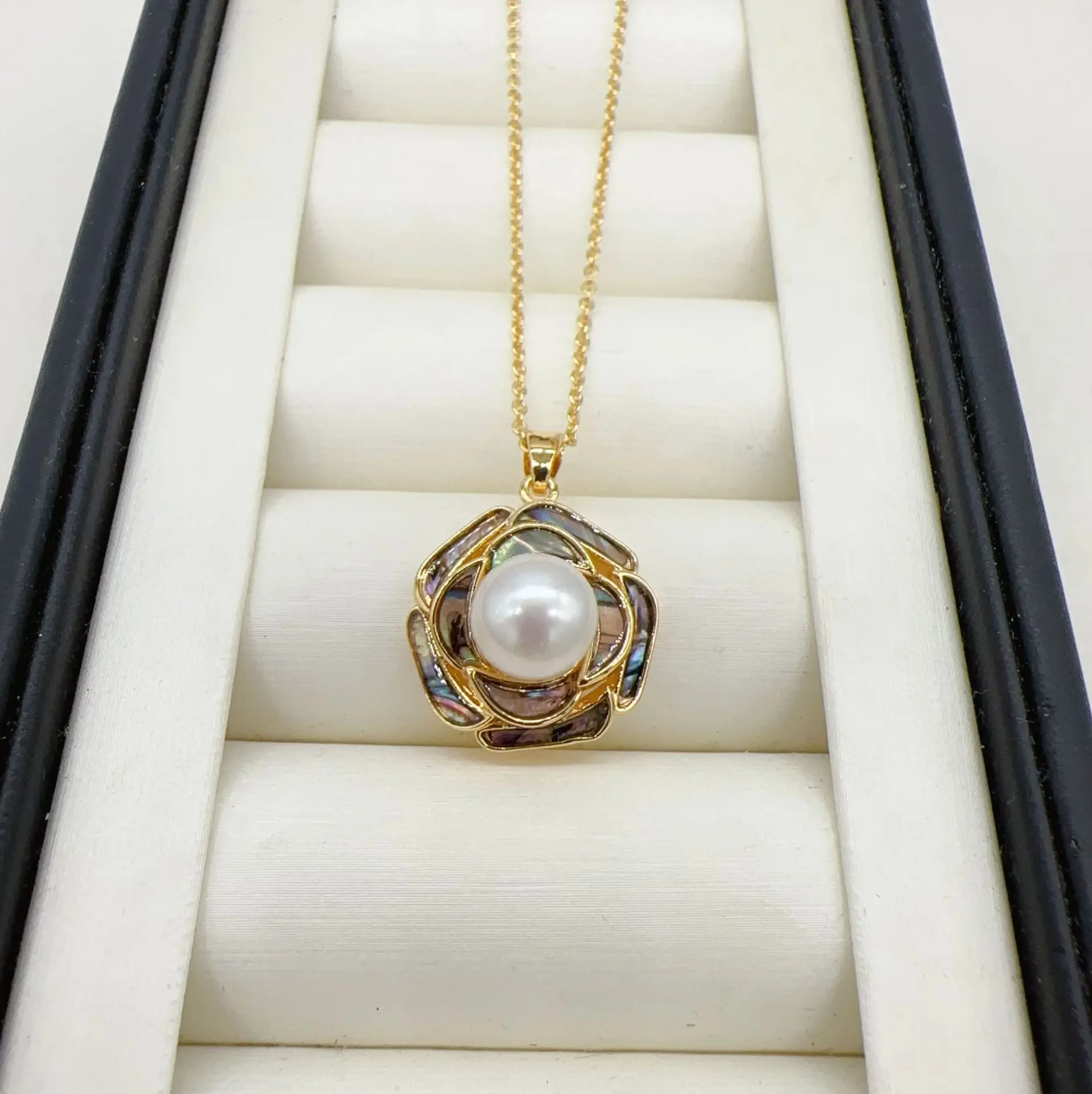 New Arrival Fashion Flower Design Natural Freshwater Pearl 14K Gold Filled Ladies Pendant Necklace Jewelry for Women Best Gift
New Arrival Fashion Flower Design Natural Freshwater Pearl 14K Gold Filled Ladies Pendant Necklace Jewelry for Women Best Gift