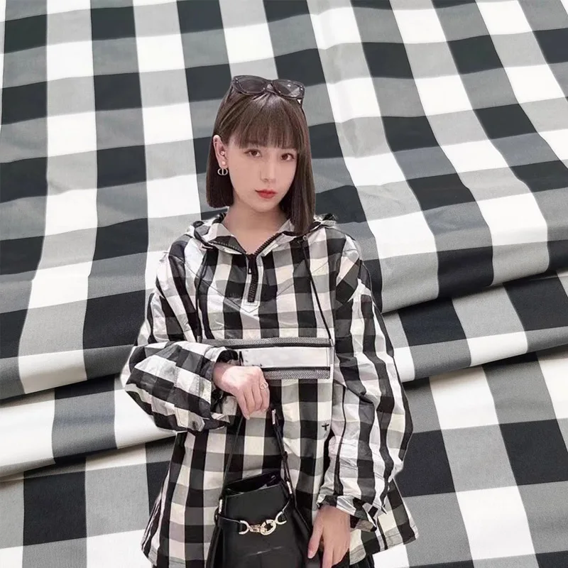 Европейская и американская черно-белая решетка жаккардовая окрашенная в пряжку ткань для женщин платье пальто куртка ручная работа Ткань для шитья своими руками
Европейская и американская черно-белая решетка жаккардовая окрашенная в пряжку ткань для женщин платье пальто куртка ручная работа Ткань для шитья своими руками