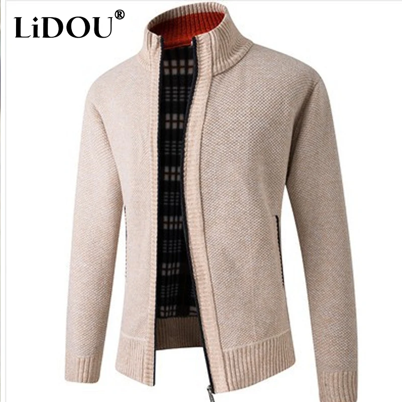 2023 Spring Autumn New High Street Solid Color Round Neck Long Sleeve Zipper Sweater Man Fashion Casual Loose All-match Cardigan
2023 Spring Autumn New High Street Solid Color Round Neck Long Sleeve Zipper Sweater Man Fashion Casual Loose All-match Cardigan
