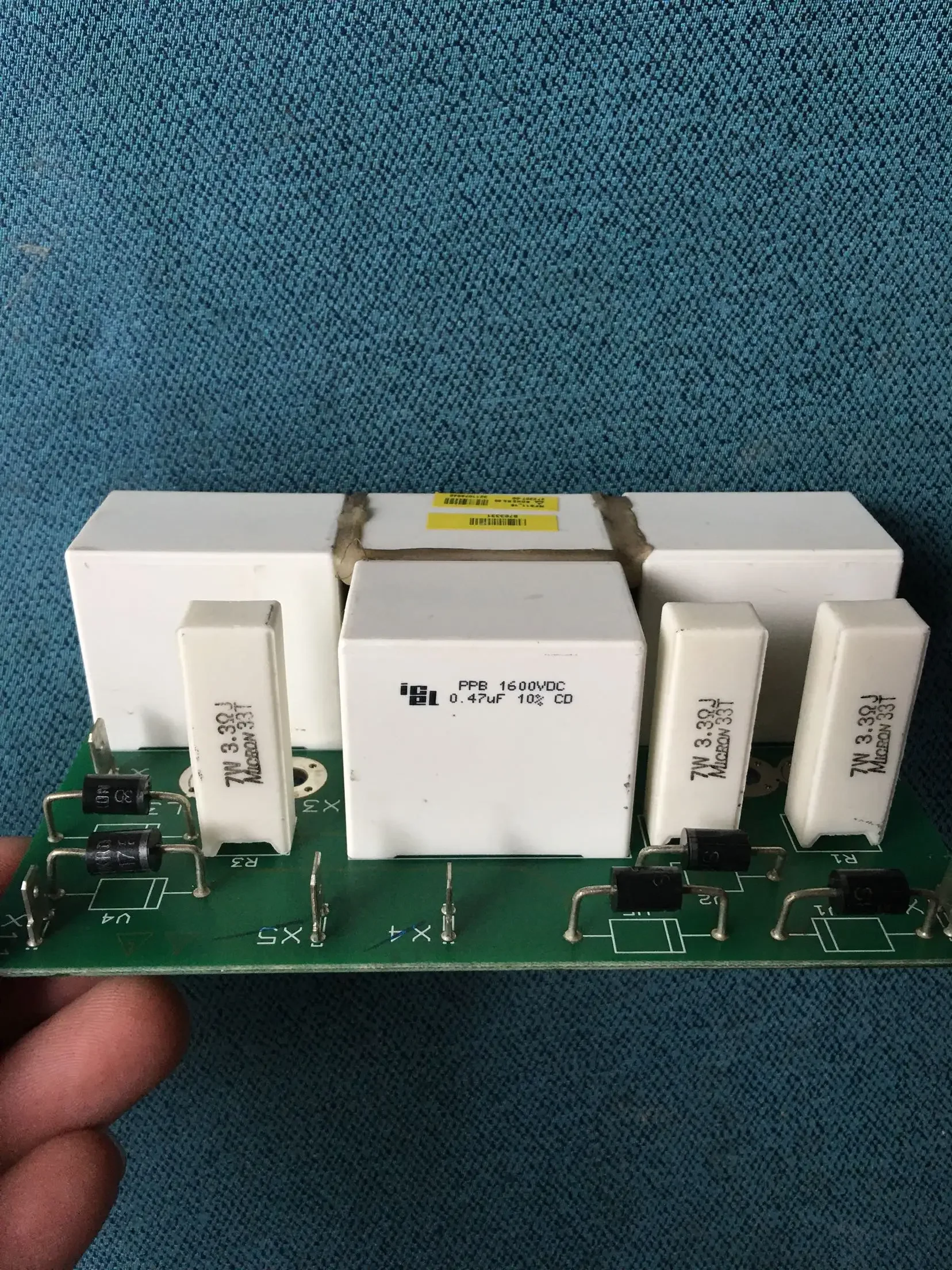 Schneider ATV61 and ATV71 frequency converters 250/315/400KW filtering VX4A1200 surge absorption board
Schneider ATV61 and ATV71 frequency converters 250/315/400KW filtering VX4A1200 surge absorption board