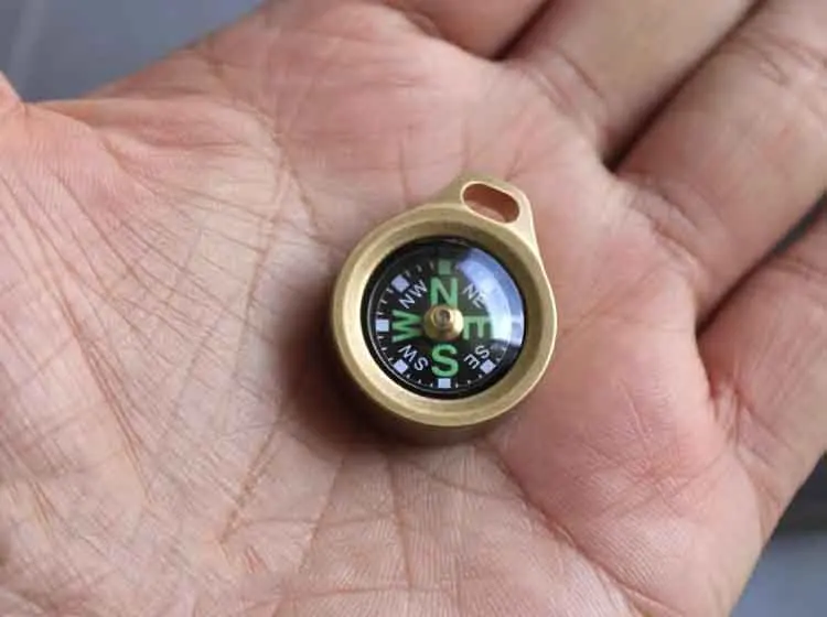 

1 Piece Portable EDC Compass Survival Wilderness Camping Outdoor Tools Brass Compass Pendant