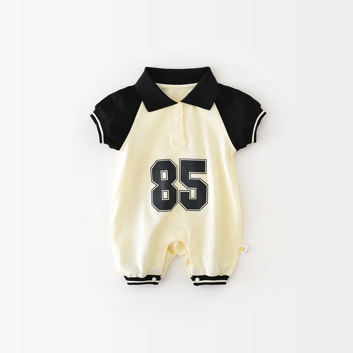 Baby jumpsuit summer baby lapel sports basketball romper fashionable and cute baby summer cotton thin
Baby jumpsuit summer baby lapel sports basketball romper fashionable and cute baby summer cotton thin
