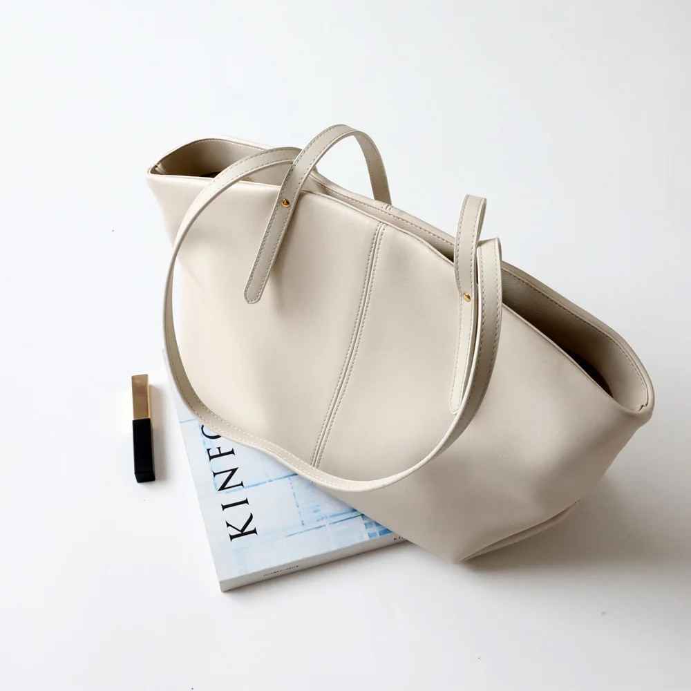 Soft Cowhide Large Capacity Tote Bag Commuter Bag Women's Versatile Shoulder Bag Casual Large Bag
Soft Cowhide Large Capacity Tote Bag Commuter Bag Women's Versatile Shoulder Bag Casual Large Bag
