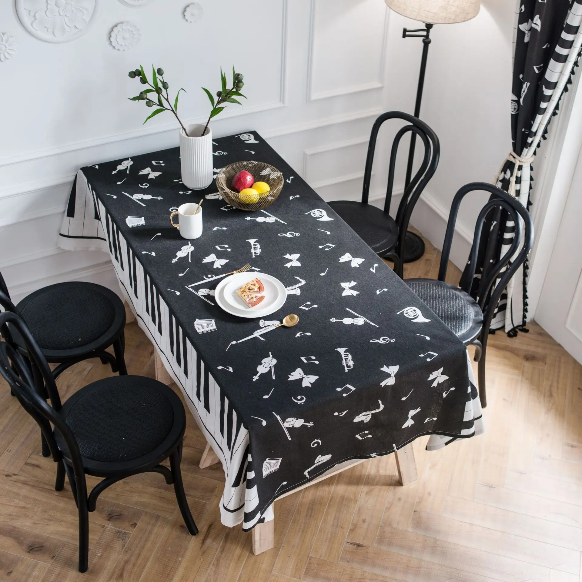 Hotel home tablecloth restaurant rectangular Cotton linen printed black and white geometric simple tablecloth
Hotel home tablecloth restaurant rectangular Cotton linen printed black and white geometric simple tablecloth