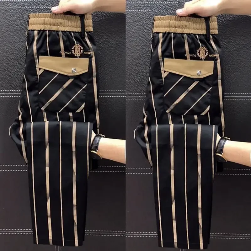New Men's Vertical Stripe Embroidered Casual Pants are Beautiful, Versatile, and Casual Fashion
New Men's Vertical Stripe Embroidered Casual Pants are Beautiful, Versatile, and Casual Fashion