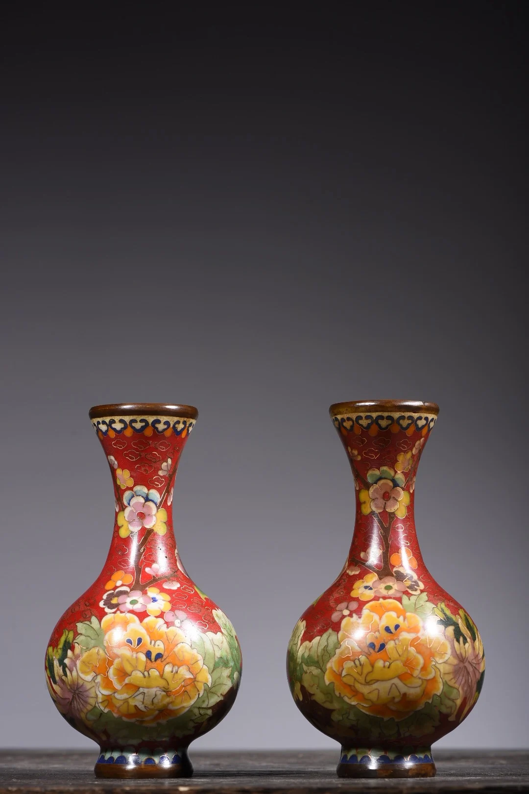 8"Tibetan Temple Collection Old Bronze Cloisonne Enamel Peony Texture Big belly Bottle Vase A pair Watch Oroments Worship Hall
8"Tibetan Temple Collection Old Bronze Cloisonne Enamel Peony Texture Big belly Bottle Vase A pair Watch Oroments Worship Hall