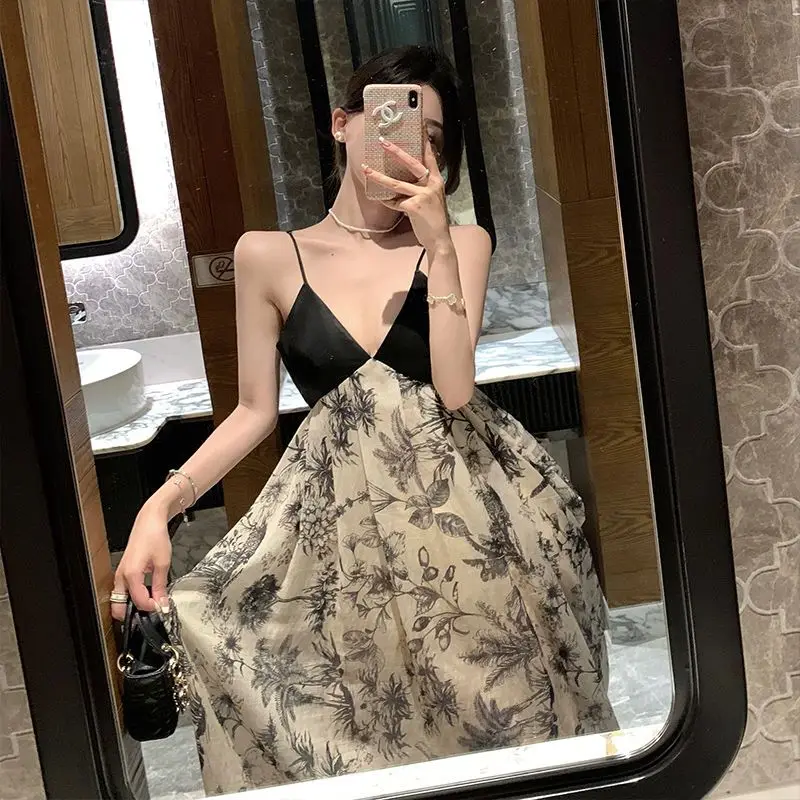 Vacation Beach French Retro Seaside Backless Dress Ink Painting Strap Chinese Summer Ink Painting Dress Stitching
Vacation Beach French Retro Seaside Backless Dress Ink Painting Strap Chinese Summer Ink Painting Dress Stitching