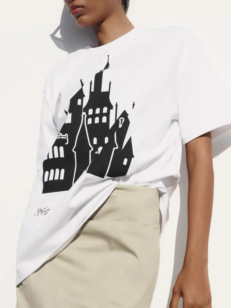 New women's 2023 temperament fashion versatile round neck short sleeve front decorated with castle contrast print T-shirt
New women's 2023 temperament fashion versatile round neck short sleeve front decorated with castle contrast print T-shirt
