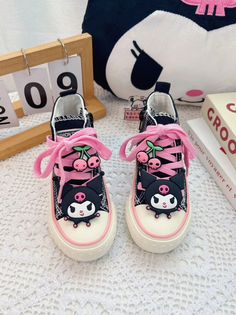 Kawaii Sanrio Kuromi ботинки для девочек весна-осень новые детские высокие парусиновые ботинки модная мультяшная обувь подарки для детей
Kawaii Sanrio Kuromi ботинки для девочек весна-осень новые детские высокие парусиновые ботинки модная мультяшная обувь подарки для детей