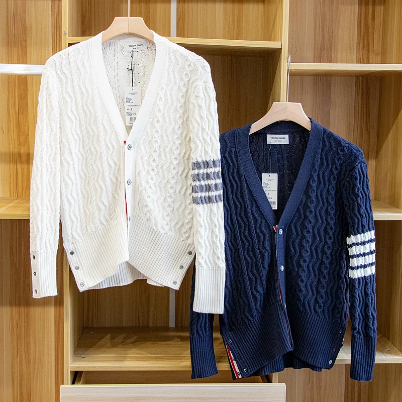 Ladies tide brand TB style autumn and winter sleeves knitted one four-bar colorblock jacquard V-neck cardigan sweater
Ladies tide brand TB style autumn and winter sleeves knitted one four-bar colorblock jacquard V-neck cardigan sweater