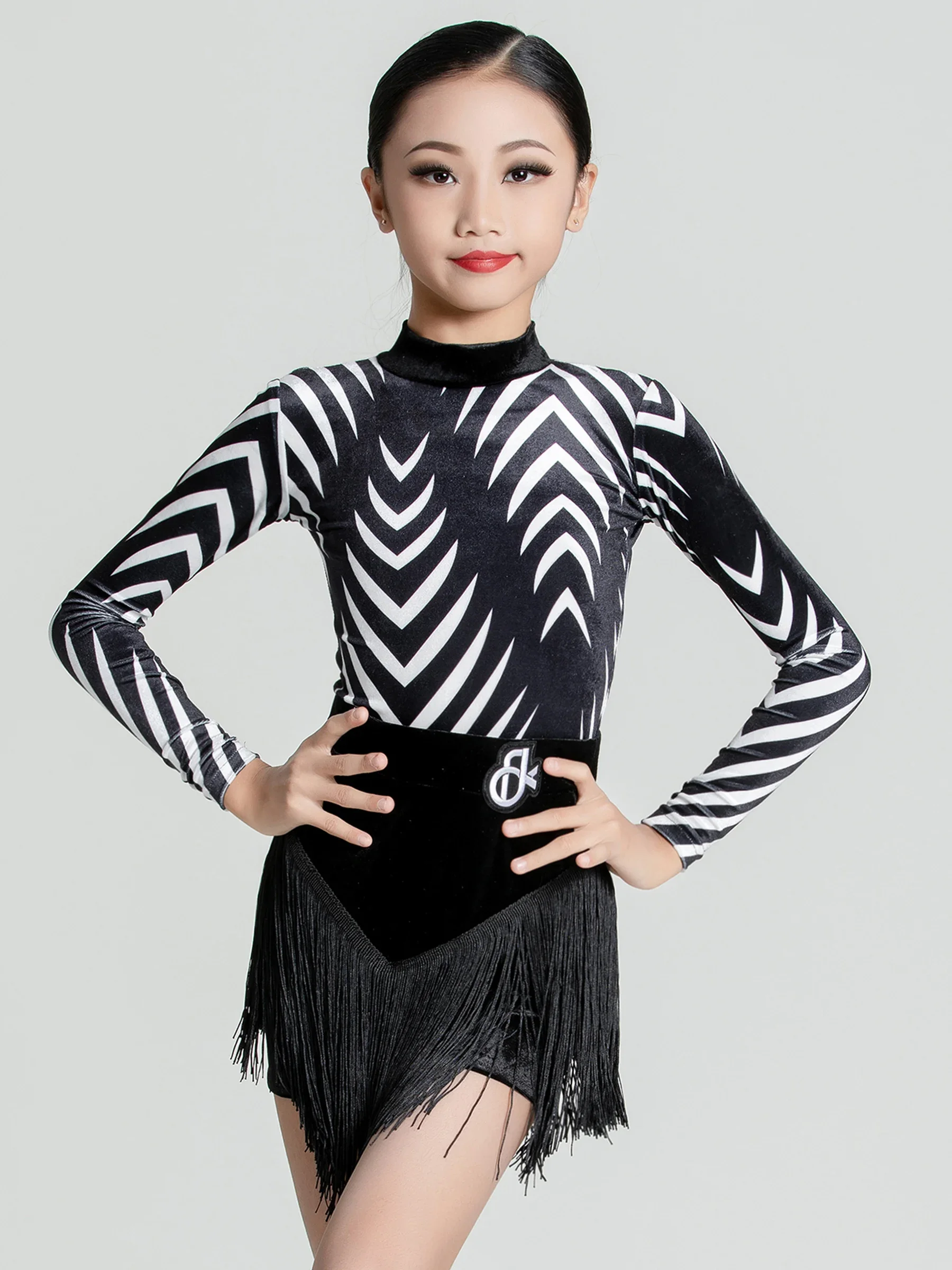 

Детское платье для латиноамериканских танцев, топы с длинными рукавами для девочек, черная юбка с бахромой, танцевальная тренировочная одежда для ча-румбы, зимний костюм NV18783