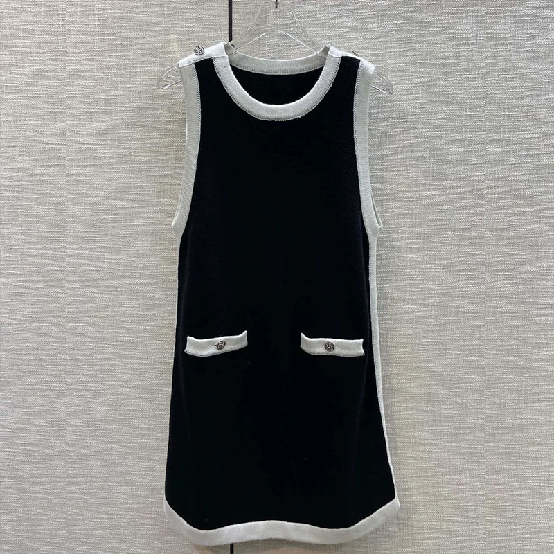 4 star high-end quality sleeveless knitted skirt black and white retro pocket dress
4 star high-end quality sleeveless knitted skirt black and white retro pocket dress