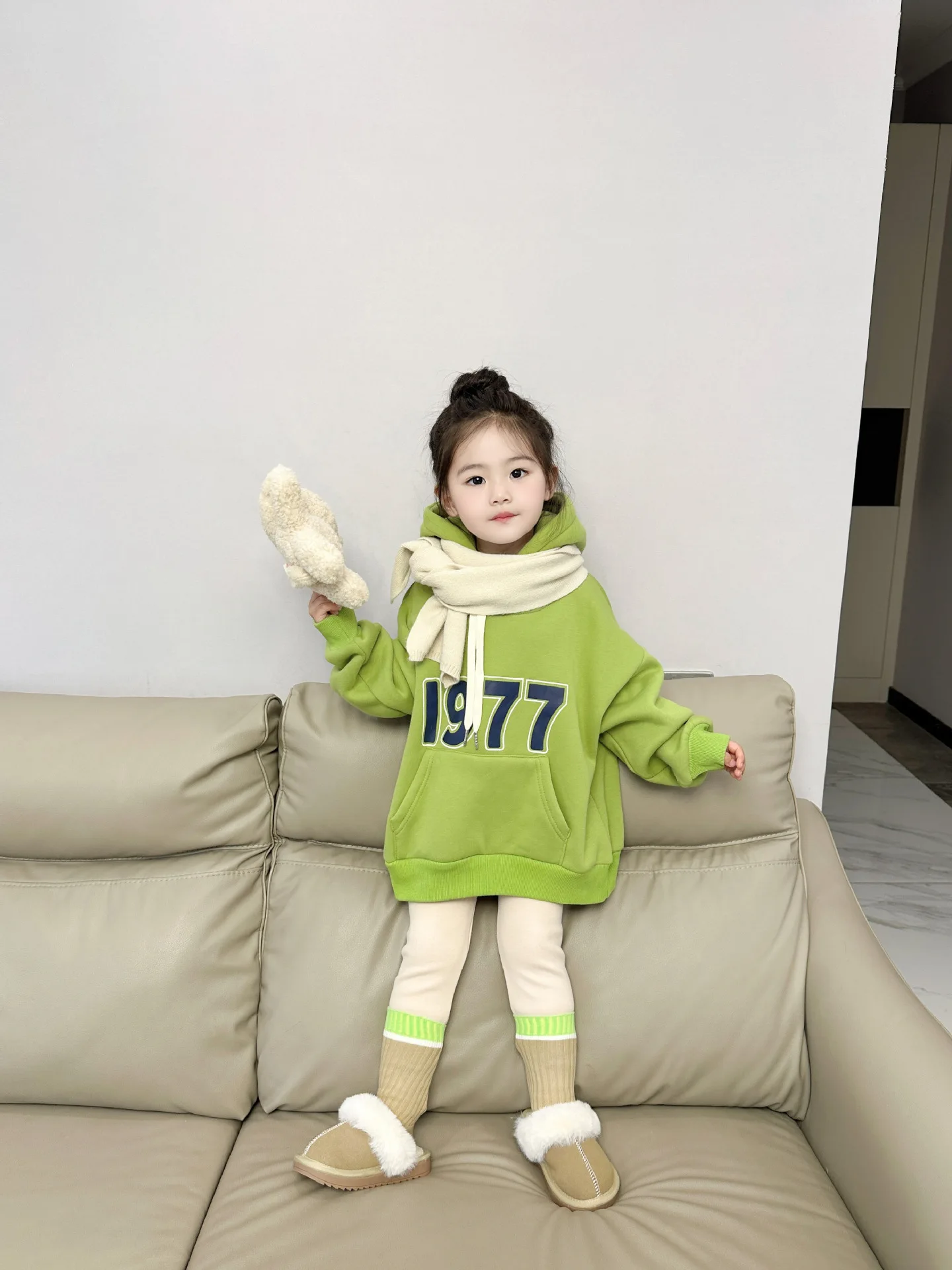 Girls Hoodie 2023 New Autumn and Winter Clothing Children Green Pullover Loose Casual Hooded Top Tide Suger Green Child Hoodie
Girls Hoodie 2023 New Autumn and Winter Clothing Children Green Pullover Loose Casual Hooded Top Tide Suger Green Child Hoodie