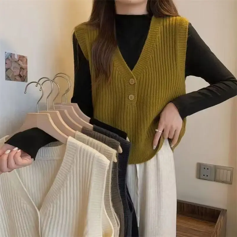 2024 Women's Autumn Winter Fashion Short Knitted Sleeveless Tops Female V-neck Sweater Vest Ladies Solid Color Waistcoat Y138
2024 Women's Autumn Winter Fashion Short Knitted Sleeveless Tops Female V-neck Sweater Vest Ladies Solid Color Waistcoat Y138